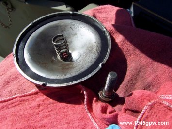 New seal installed, now place the lid on the filter housing and tighten up.
