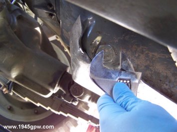 Remove the oil pan plug by turning the plug counter clock-wise. 